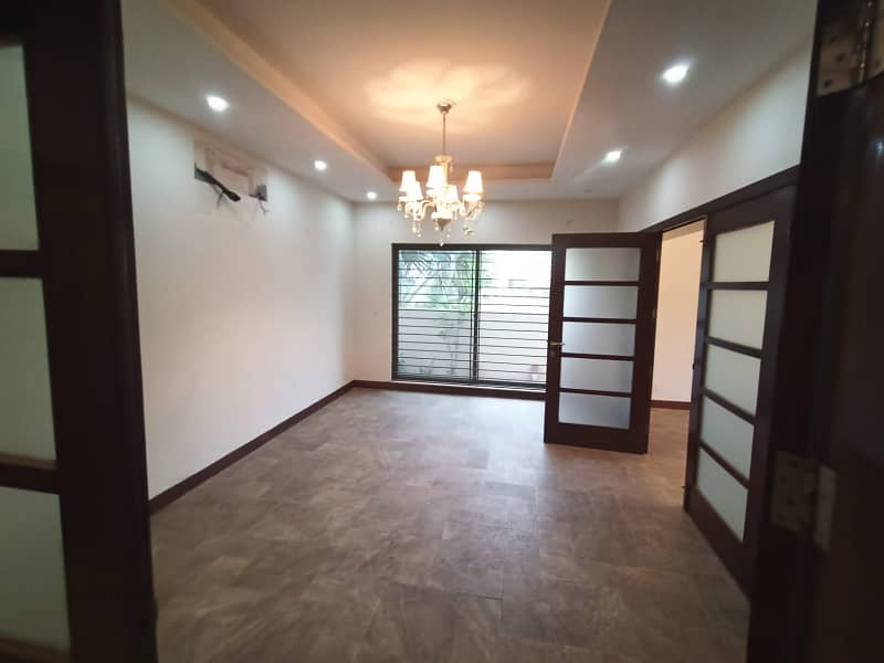 1 KANAL MODERN HOUSE AVAILABLE FOR RENT IN DHA PHASE 4 CC BLOCK LAHORE. 11