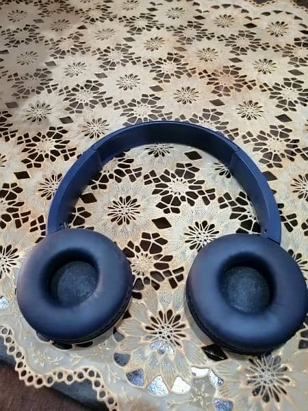 Sony brand lush headphones 3