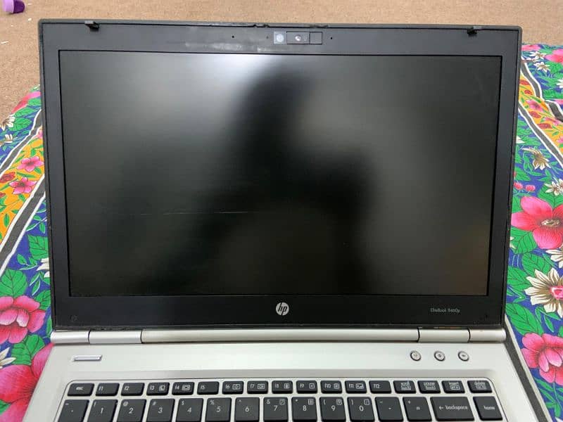 Hp 8460p i7 2nd 4gb Ram 128 ssd 2