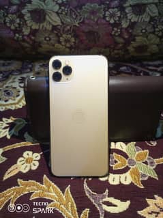 IPHONE 11 PRO MAX  GOLDEN COLOR   CONDITION /