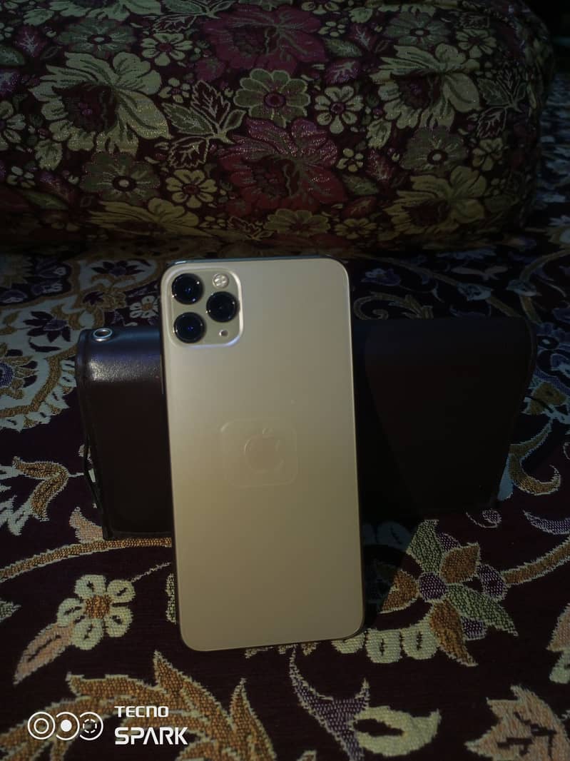 IPHONE 11 PRO MAX  GOLDEN COLOR   CONDITION 2