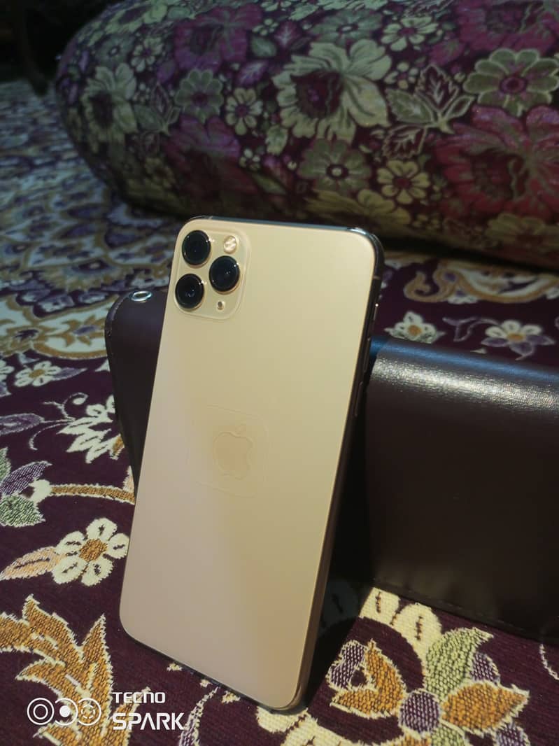 IPHONE 11 PRO MAX  GOLDEN COLOR   CONDITION 4