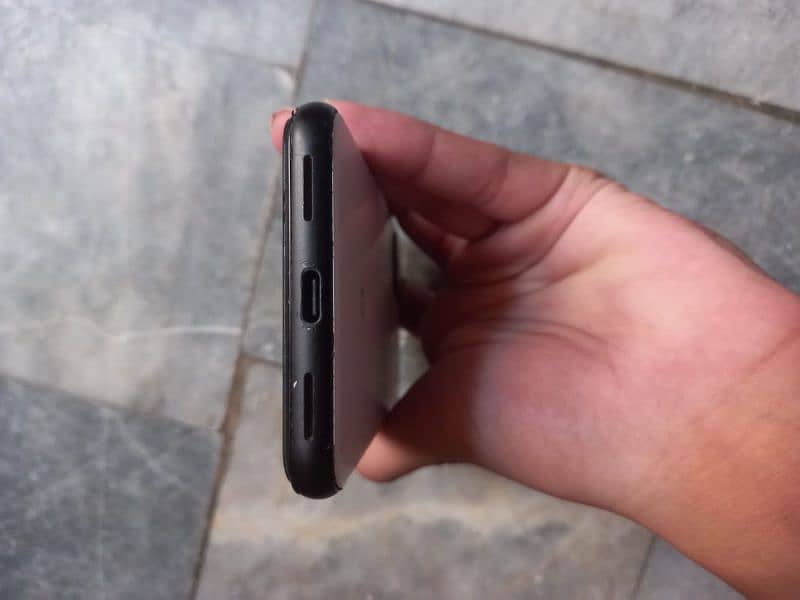 Google Pixel 4 6/128 exchange possible with iphone 3