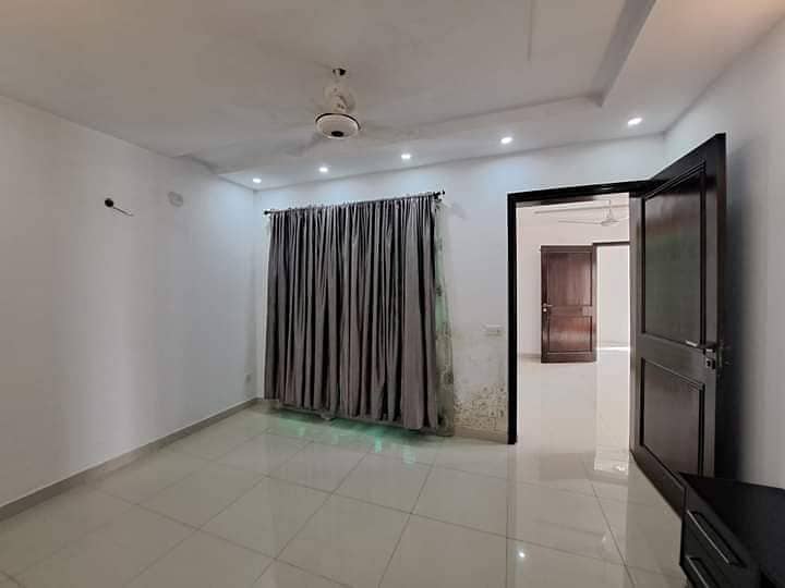 10 Marla Beautiful House Available For Sale In Johar Town 4