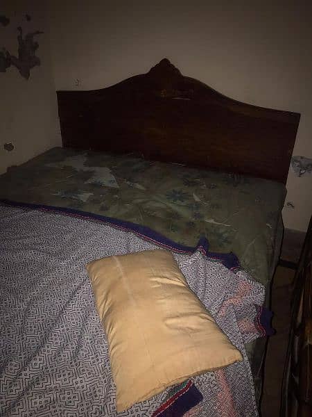 2 DOUBLE BED 2 DRESING TABLE 1 SAFE ALMARI METAL 2