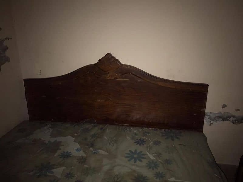 2 DOUBLE BED 2 DRESING TABLE 1 SAFE ALMARI METAL 10