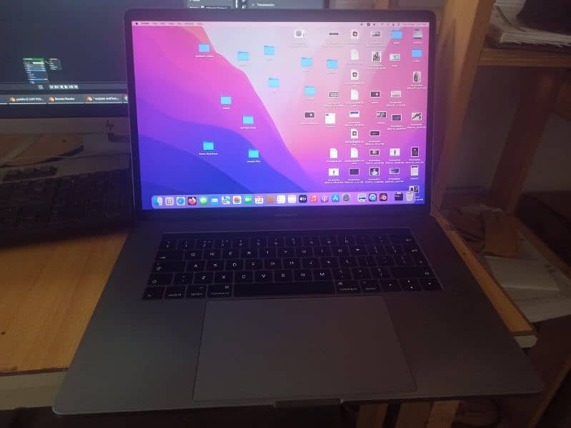 MacBook pro 2017 for sale in Lahore 4