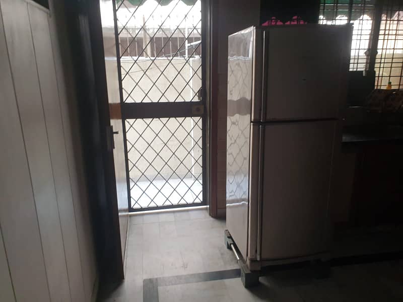 1 Kanal Lower Portion Available for Rent in P Block DHA Phase 1 Lahore 4