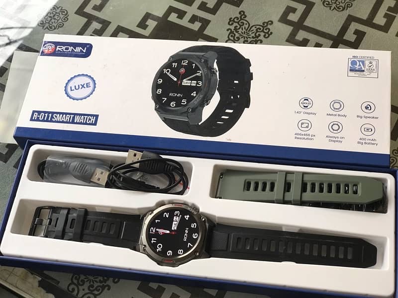 Ronin R-011 Luxe Smart watch just box open 1