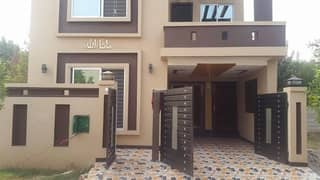 7 MARLA TRIPLE STORY CORNER HOUSE AVAILABLE FOR SALE 0