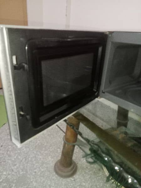 Haier Solo microwave oven 4