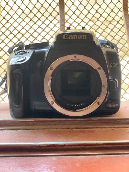 Canon 400D DSLR with Bag and Camera Lens. 2