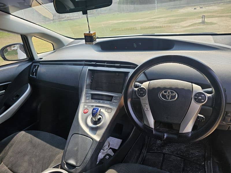 Toyota Prius 2013 1