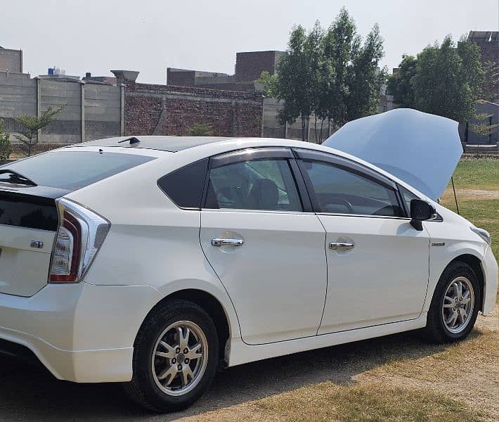 Toyota Prius 2013 6