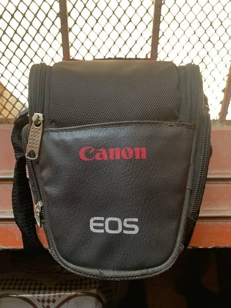 Canon 400D DSLR with Bag and Camera Lens. 8