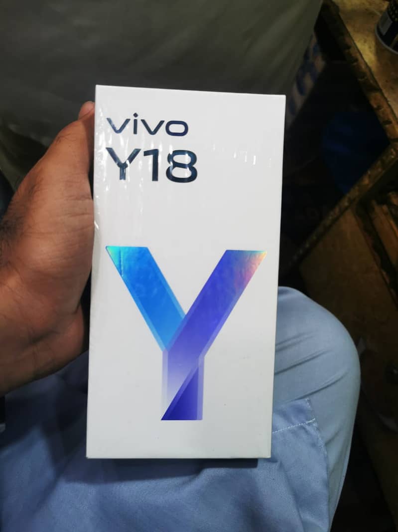 vivo y 18 6/128 pta approved aik din sirf use kiya ha 0