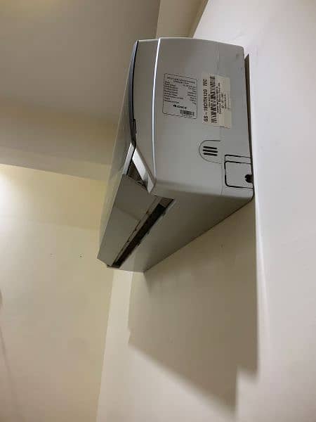 Gree 1.5 ton DC inverter better condition 0