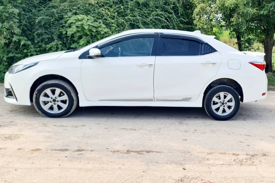 Toyota Corolla Altis 2015 3