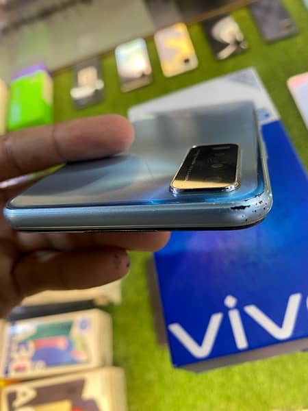 vivo y 20s 4/128 gb with box charger original 4