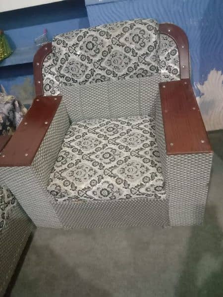 sofa set 3 2 1 gud condition urgent sale 2