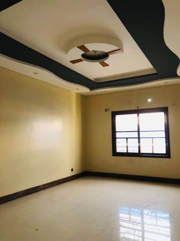 600 yards 3 bed dd 2nd floor portion for rent in johar 10