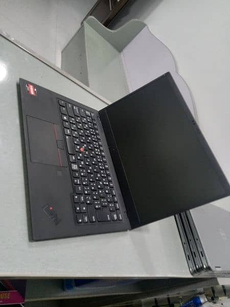 ThinkPad (X1 Carbon 8th Gen) -  Ci7 QuadCore 16GB 256 GB SSD 3