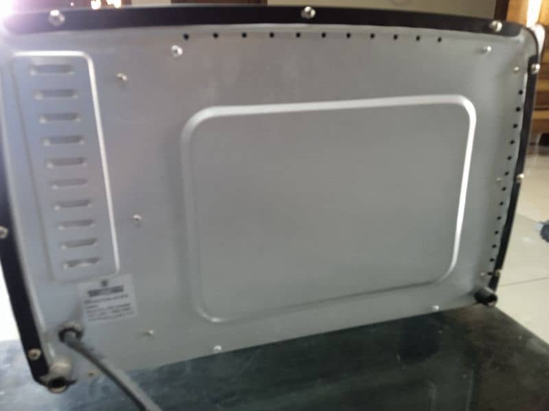 electrict oven.     contect# 03000829333 3