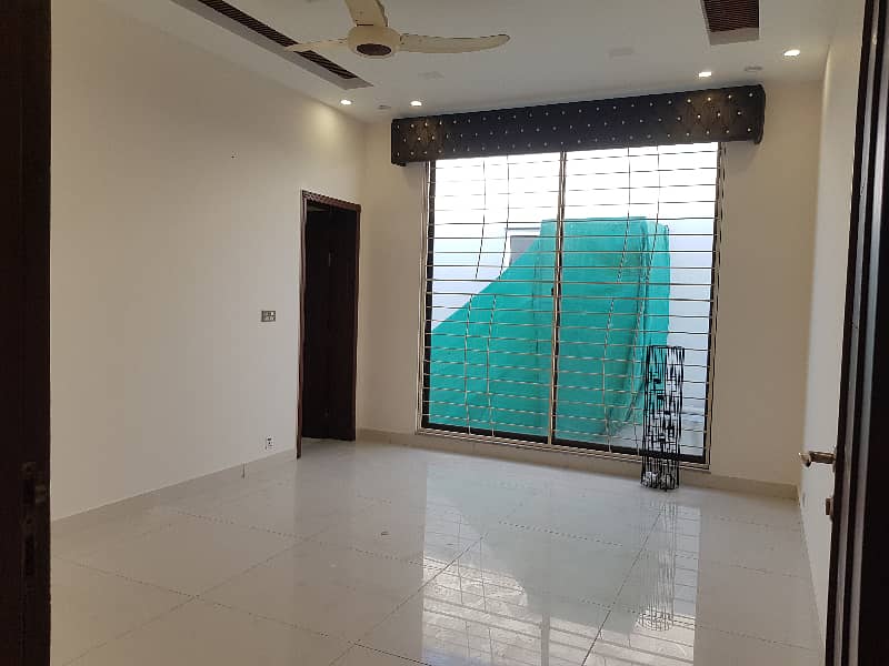 ORIGNAL PICTURES 1 kannal ideal location dha phase 5 11