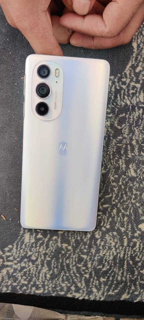 Moto edge 30 pro 1