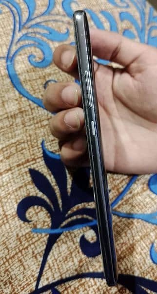 Huawei mate 10 pro 6 gb ram 256 gb mamory 1