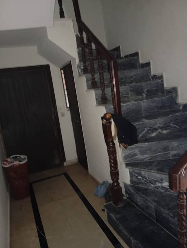 10 MARLA 2.5 STOREY HOUSE FOR SALE IN SHOKAT KHANAM ROAD LAHORE. 4