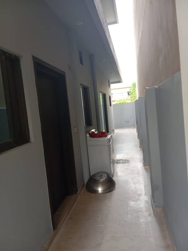 10 MARLA 2.5 STOREY HOUSE FOR SALE IN SHOKAT KHANAM ROAD LAHORE. 14