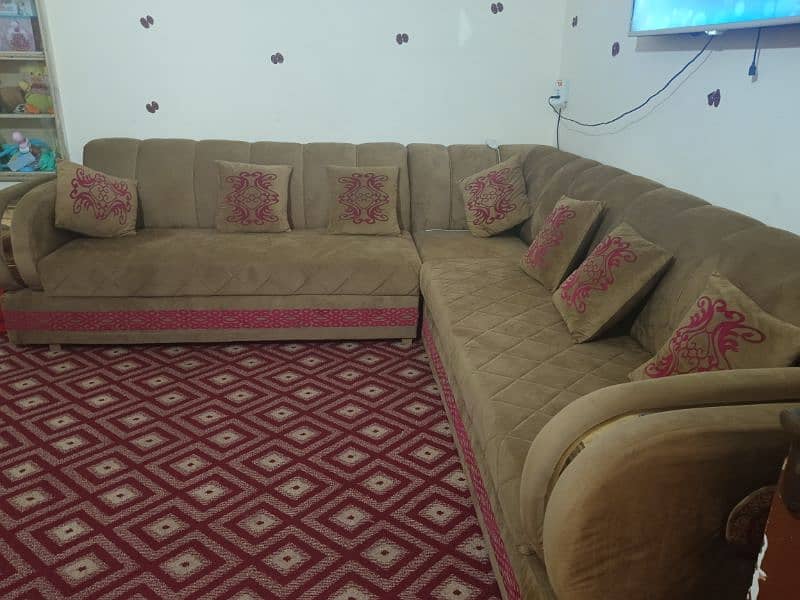 7 seats sofa set srf 5 mahiny use Hua Hai condition bilkul thk hai 1