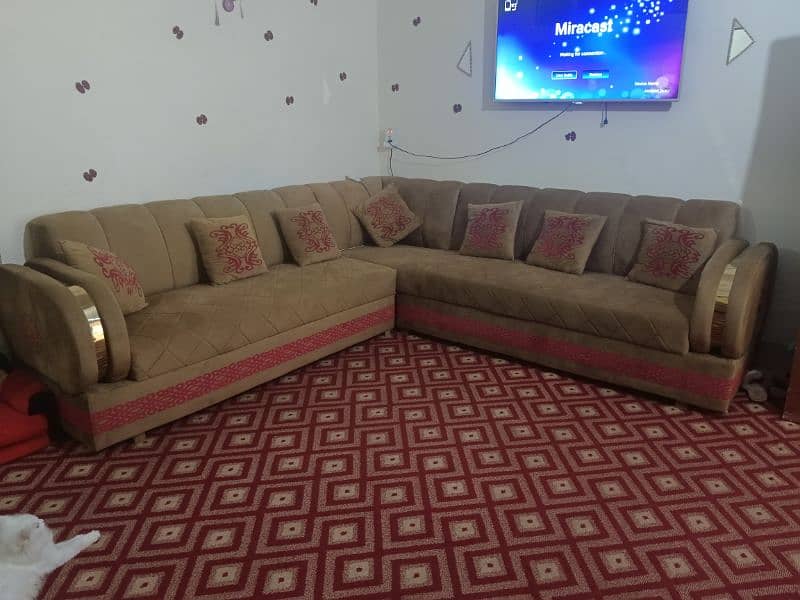 7 seats sofa set srf 5 mahiny use Hua Hai condition bilkul thk hai 2