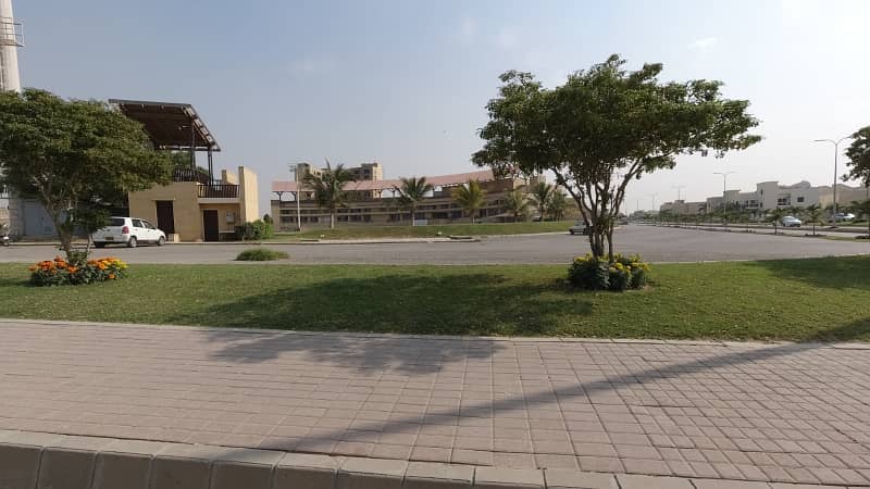 Ideal Facing Park 160 Square Yards Residential Plot has landed on market in Naya Nazimabad - Block A, Karachi 1