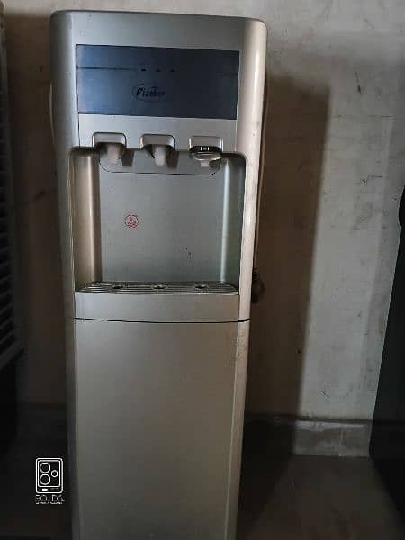 Water dispenser in working condition 0