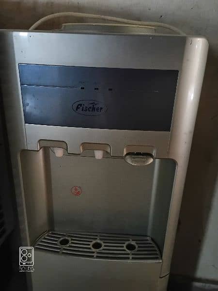 Water dispenser in working condition 1