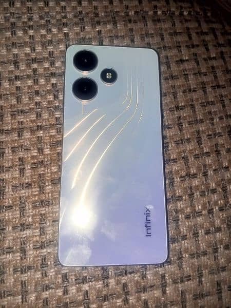 Infinix Hot 30 8 8 128 gb room hen 10/8 condition full box hen 2