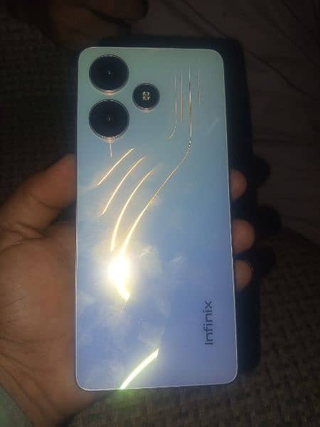 Infinix Hot 30 8 8 128 gb room hen 10/8 condition full box hen 4