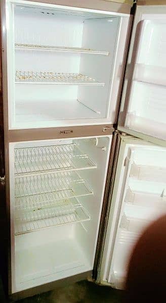 medium size fridge on condition 0