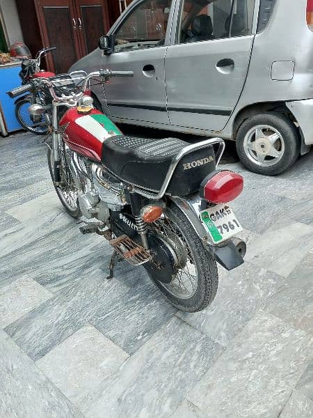 honda 125 Special Edition Self Start 4