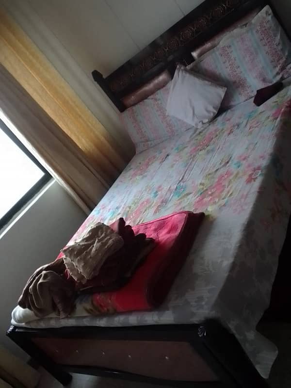 Room for rent Woking lady in G-11/4 3