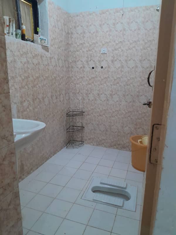 Room for rent Woking lady in G-11/4 4