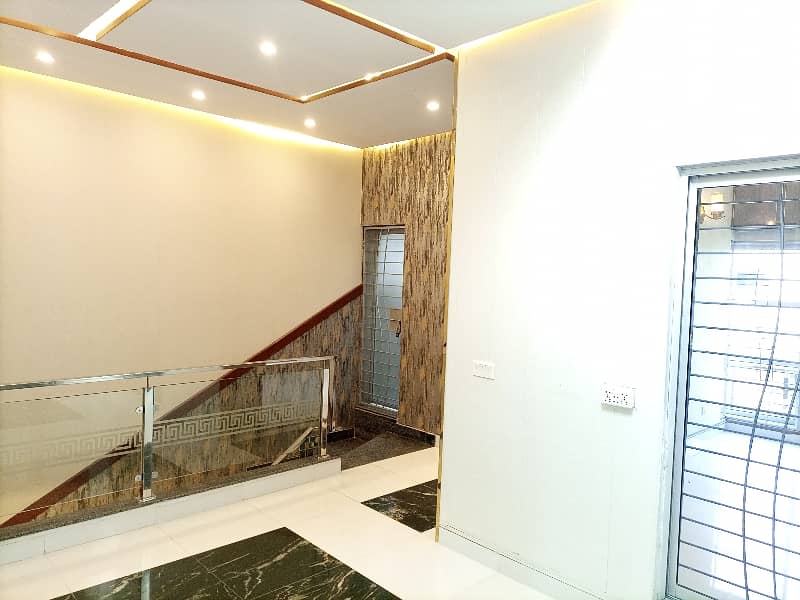 5 MARLA BEAUTIFUL UPPER PORTION FOR RENT IN PARAGON CITY 3