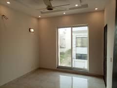 5 MARLA BEAUTIFUL HOUSE FOR SALE IN PARAGON CITY