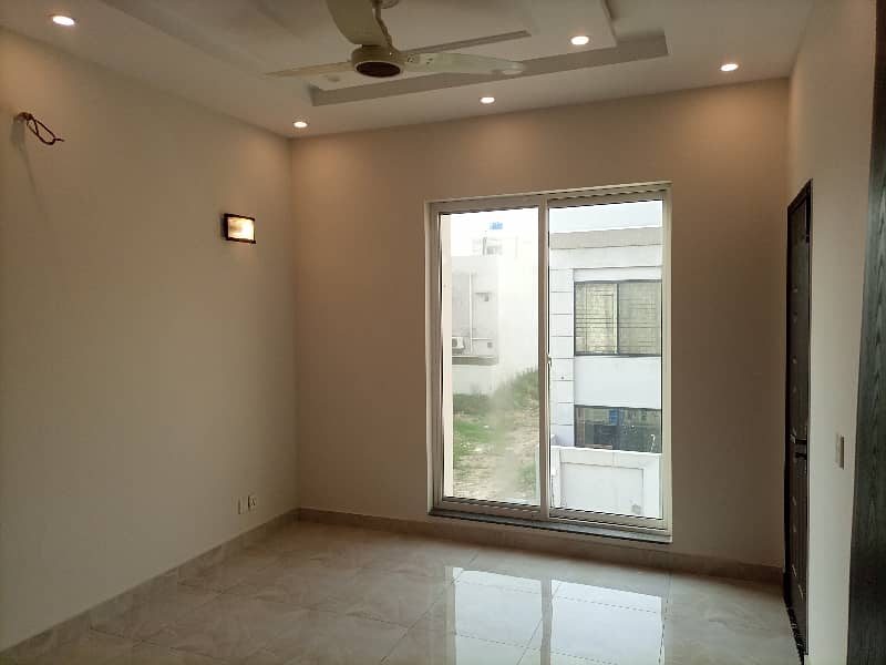 5 MARLA BEAUTIFUL HOUSE FOR SALE IN PARAGON CITY 0