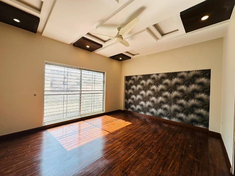 10 MARLA BEAUTIFUL HOUSE FOR SALE IN PARAGON CITY 2