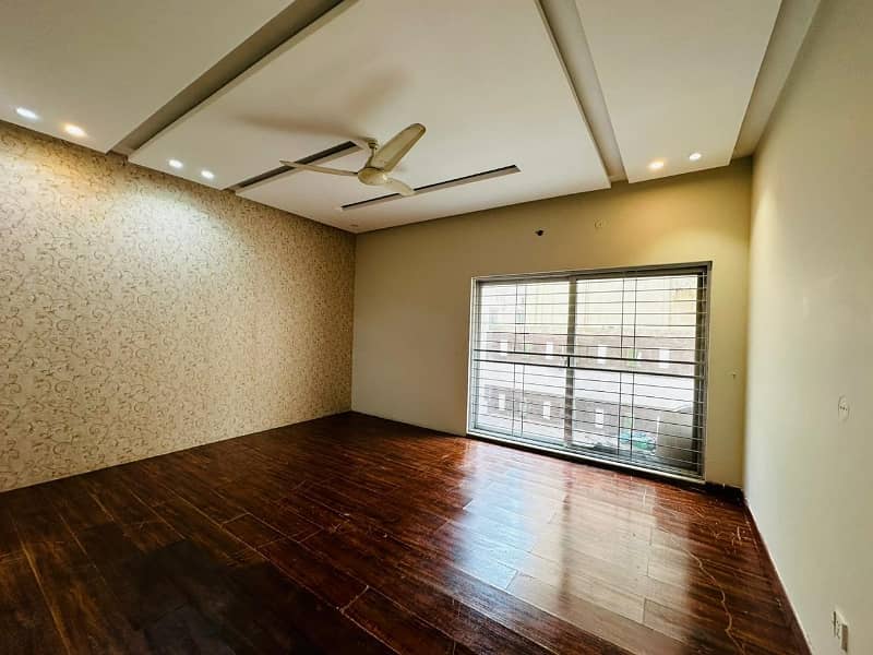 10 MARLA BEAUTIFUL HOUSE FOR SALE IN PARAGON CITY 3