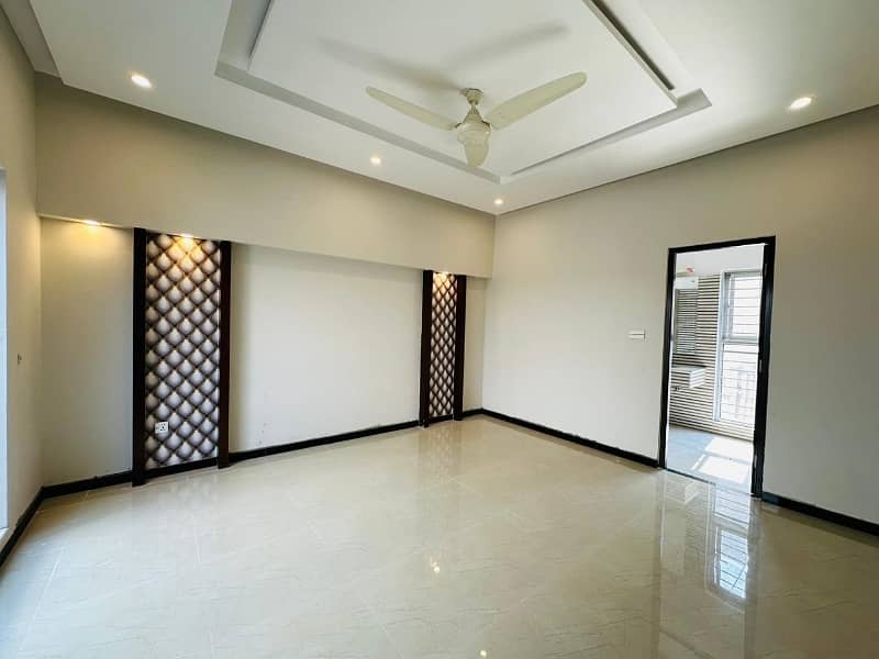 10 MARLA BEAUTIFUL HOUSE FOR SALE IN PARAGON CITY 16