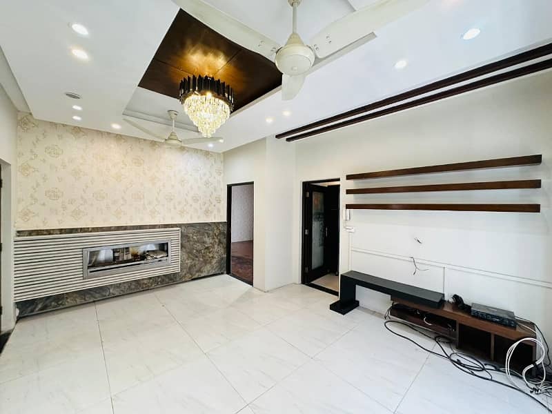 10 MARLA BEAUTIFUL HOUSE FOR SALE IN PARAGON CITY 17